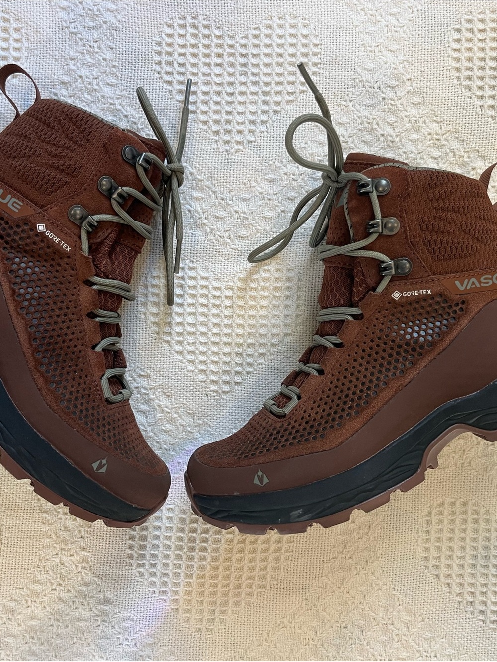 Vasque Brown Gore‑Tex Hiking Ankle Boots with Olive Laces